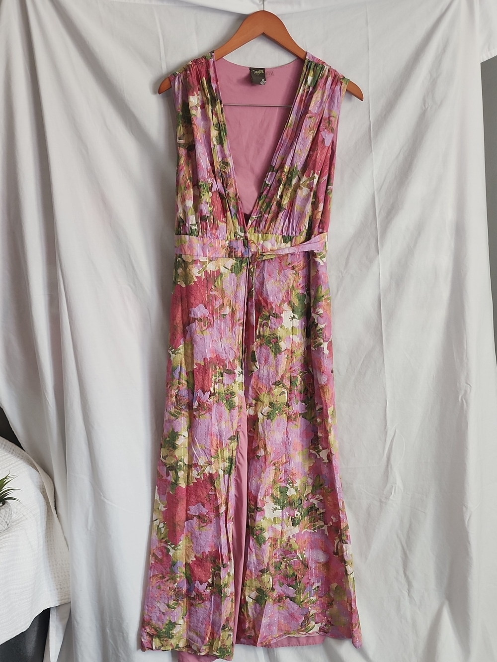 TaylorSize 6 Pink Floral V-Neck Maxi Dress